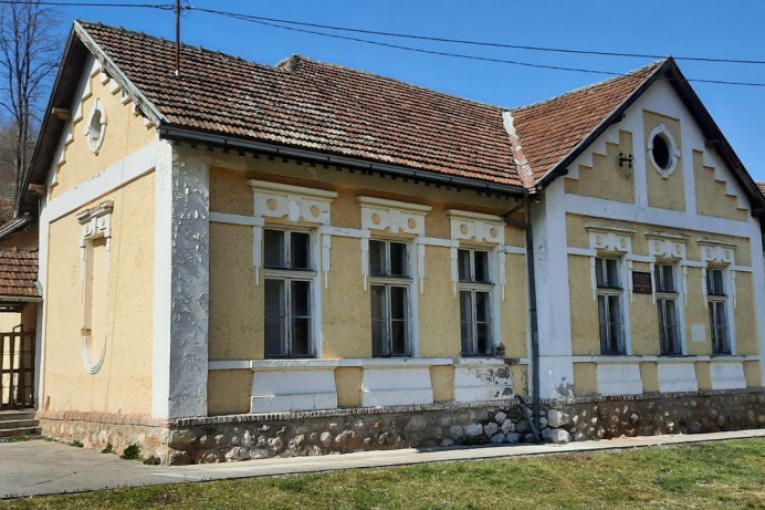 Gradi se prvi Muzej ćirilice kod Bajine Bašte: Zgrada stare škole postaće jedinstvena u Evropi (FOTO)