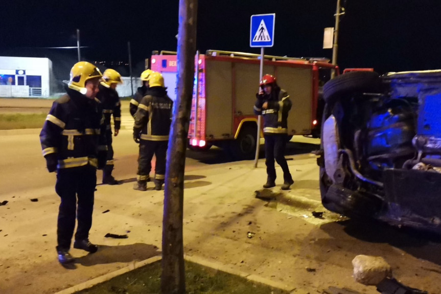 Poznato stanje povređenih u jezivoj nesreći: Muškarac i žena zbrinuti u Nišu, imaju ozbiljne povrede - prelom rebara i karlice, potres mozga