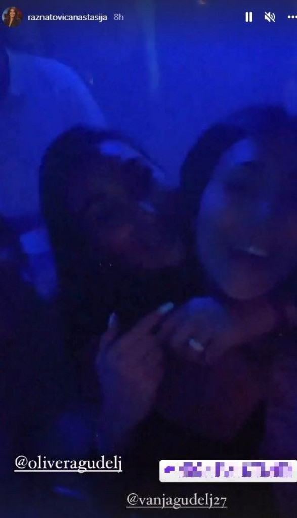 Anastasija u provodu sa svekrvom: Pevačica oduševila majku svog dečka (FOTO)