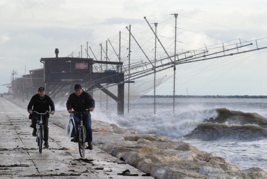 Izdat crveni meteo-alarm na Jadranu: Jaki udari bure stižu, vetar jačine 140 kilometara na čas!