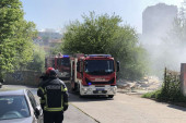 Požar na Voždovcu: Vatrena stihija gutala sve pred sobom, gorele sirovine na napuštenom placu! (FOTO/VIDEO)