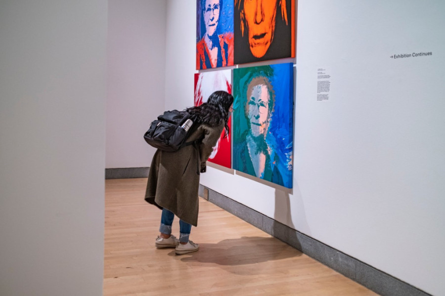 „Endi Vorhol - otkrovenje“: Osmeh za papu i Isus Hrist na patikama (VIDEO)