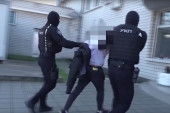 Filmska akcija hapšenja narko-dilera u Čačku: Drogu krili u tajnom džepu automobila i u patici!