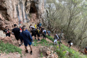 Vernici na rukama i leđima preneli na hiljade cigli do vrha Kablara: Gradi se konak na velikoj srpskoj svetinji (FOTO)