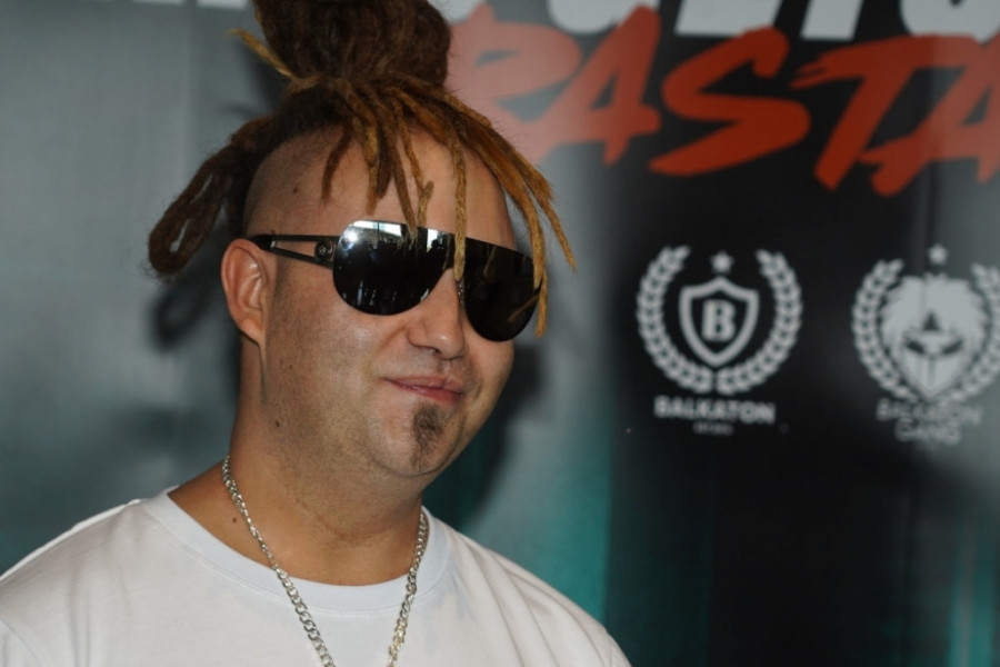 Komšije raskrinkale Anu Nikolić: Da li pevačica ima dečka, kakva je majka, šta je sa Rastom - sve znaju!