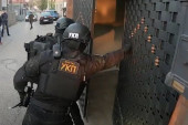 Pogledajte akciju hapšenje narko-dilera u Beogradu: Zaplenjeno oriužje, municija, heroin (VIDEO)