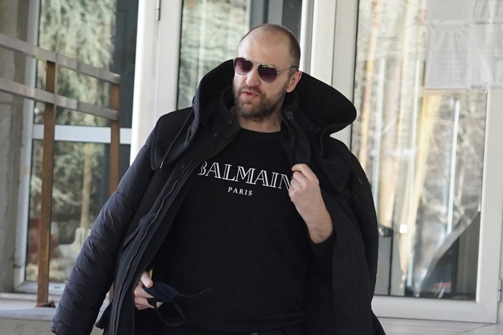 Odloženo suđenje kreatoru Darku Kostiću: Optužen da je posle žurke vezao mladića i zatvorio ga u špajz
