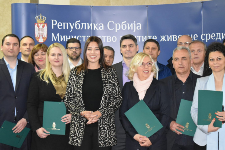 Vujovićeva potpisala ugovore za projekte pošumljavanja širom Srbije: Finansiranje 42 projekta u 37 lokalnih samouprava