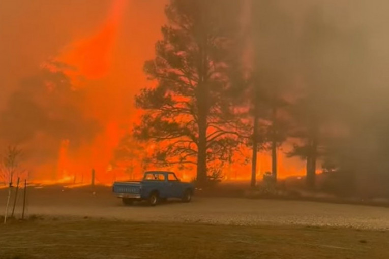 "Požar u tunelu" razara Arizonu: Vatra uništava sve pred sobom (VIDEO)