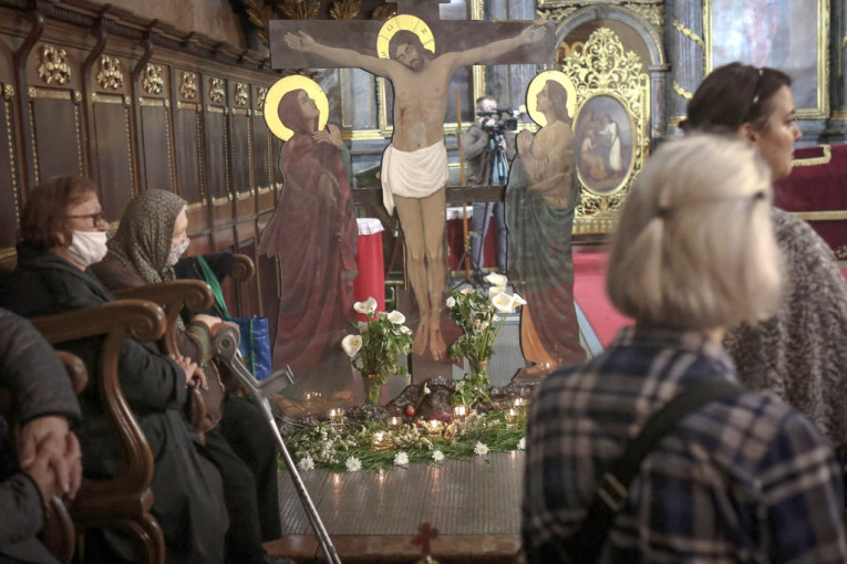 Danas je Veliki petak! Na najtužniji dan u hrišćanstvu se ne peva, a žene nikako ne smeju da urade jednu stvar