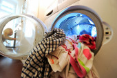 Nije dovoljno da odvojite svetao i taman: Stručnjak objašnjava kako se pravilno sortira veš za pranje