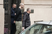 Šta se odvijalo u Dobračinoj ulici? Policajci vodili Kostića na pretres stana nakon stravične prijave (FOTO)