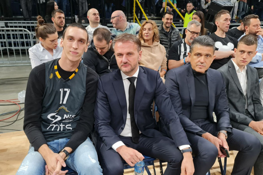 Baš lepe vesti za Karija: NBA košarkaš će igrati za Srbiju na Mundobasketu!