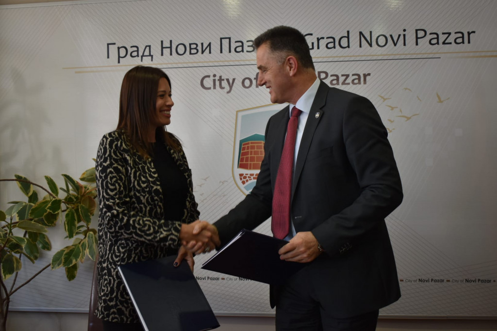 Vujovićeva u Novom Pazaru potpisala ugovor za ulaganje u ekološke projekte: Ministarki uručena "Povelja grada"