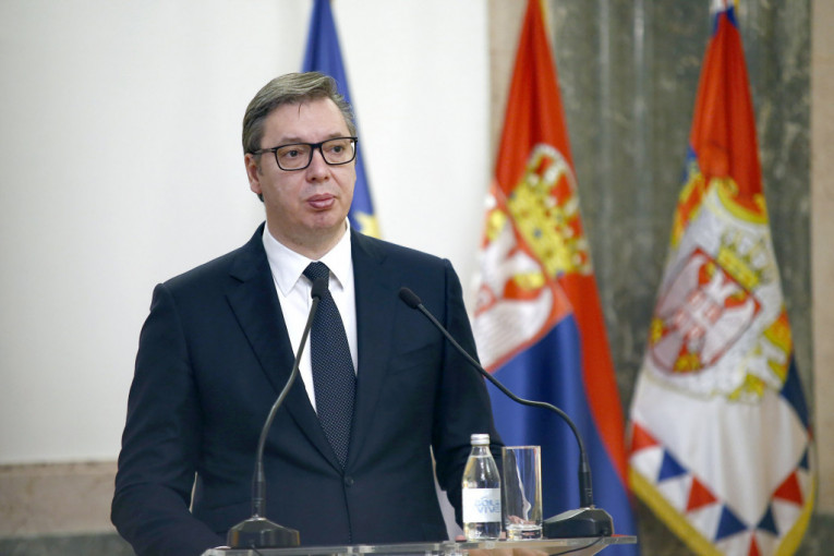 Vučićevo pismo po svim medijima u Sloveniji: Predsednik Srbije čestitao Robertu Golobu izbornu pobedu