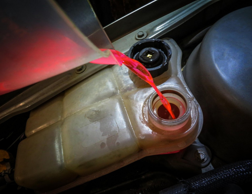 Pamet u glavu: Jedan pogrešan potez i rashladna tečnost će postati najveći neprijatelj vašeg autamobila