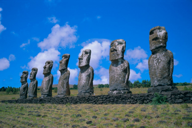 Još jedna moai skulptura pronađena na Uskršnjem ostrvu, a za sve je kriva suša (VIDEO)