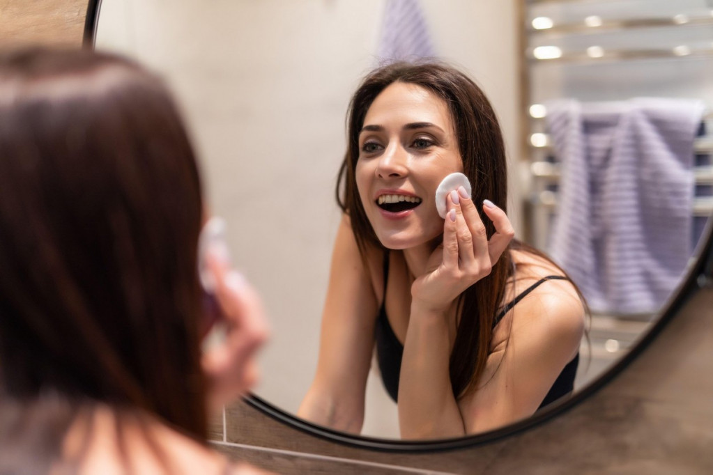 Počnite da koristite prirodne preparate za skidanje šminke koje ćete vrlo lako napraviti kod kuće (RECEPTI)