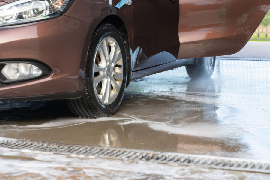 Pazite kada i kako perete automobil: Sedam grešaka koje uništavaju lak i skraćuju vek vašeg vozila