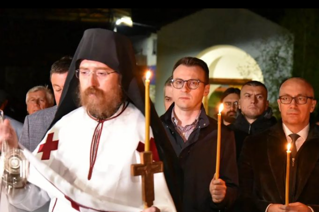 Petković na ponoćnoj liturgiji: Vaskršnje jutro provodi u selu Banje (FOTO)