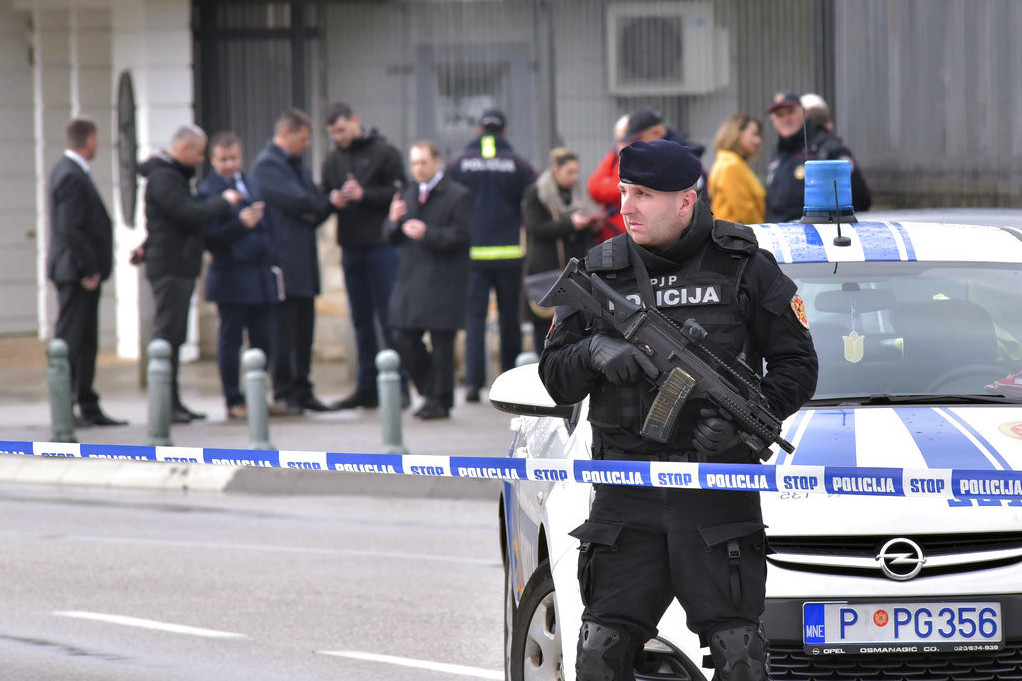 Velika policijska akcija u Baošićima: Na Srbina ispaljeno više metaka, policija blokirala grad!