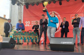 Ivana je prva žena koja je pobedila na Tucanijadi u Mokrinu: Održano je 32. Svetsko takmičenje u kucanju vaskršnjim jajima (FOTO)