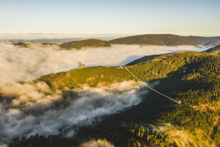 Test hrabrosti! Najduži viseći most na svetu spreman je za prve goste (FOTO)