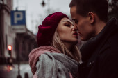 Da li ste znali da vas strastveni poljubac štiti od bora na licu? Iznenađujuće prednosti ljubljenja za koje niste znali da postoje