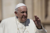 Papa osudio vređanje na osnovu izgleda: "Bez obzira na to što ste debeli, mršavi, niski, visoki, važno je da živite u harmoniji"