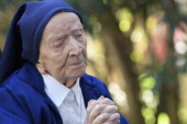 Preminula najstarija osoba na svetu u 118. godini: Časna sestra Andre uživala je u vinu i čokoladi, radila je do 108. godine