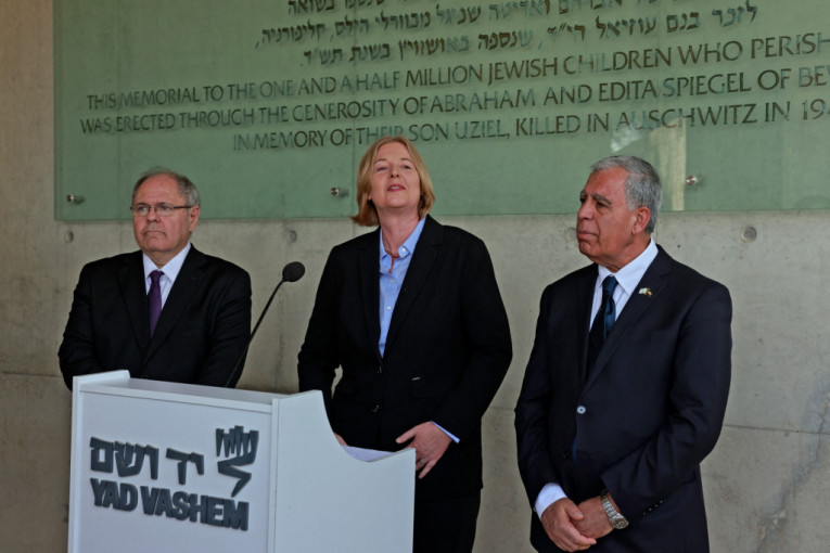 "Ponizno saginjem glavu...": Predsednica Bundestaga stigla u Izrael na obeležavanje Dana sećanja na Holokaust