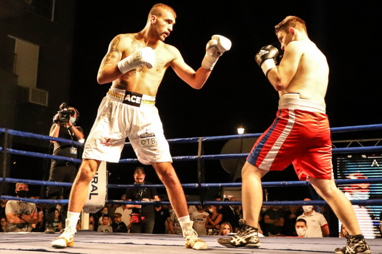Srpski bokser jedva čeka spektakl u Turskoj! Veljko još ne zna za poraz, pred njim je novi megdan (FOTO)
