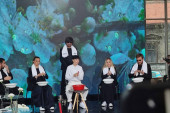 Hit detalj s ispraćaja Konstrakte u Torino: Na pevačici sve belo - osim veza! (FOTO/VIDEO)