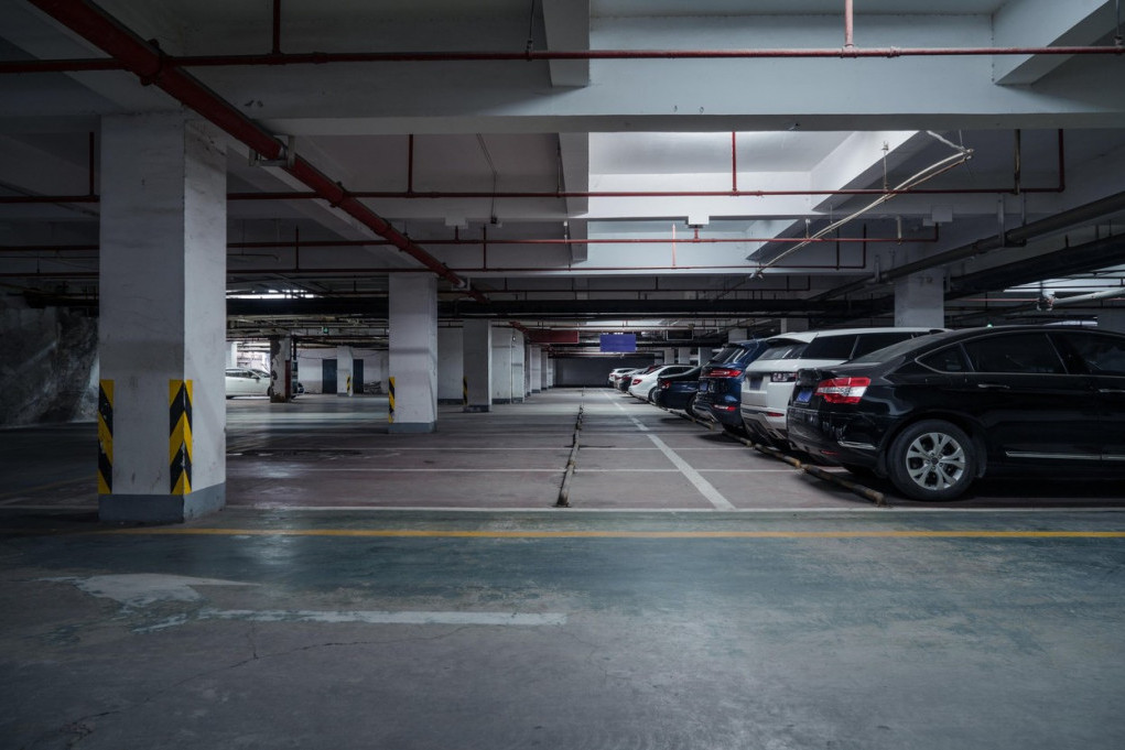 Vrtoglavi podaci: Parking mesto skuplje od kuće!