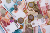 U Rusiji medijalna plata bila 70 evra manja nego u Srbiji