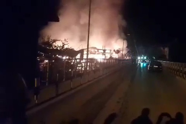 Šteta preko 2 miliona evra, vatrena stihija u Ivanjici ne jenjava: Sva raspoloživa vatrogasna vozila i ljudstvo na terenu (FOTO/VIDEO)