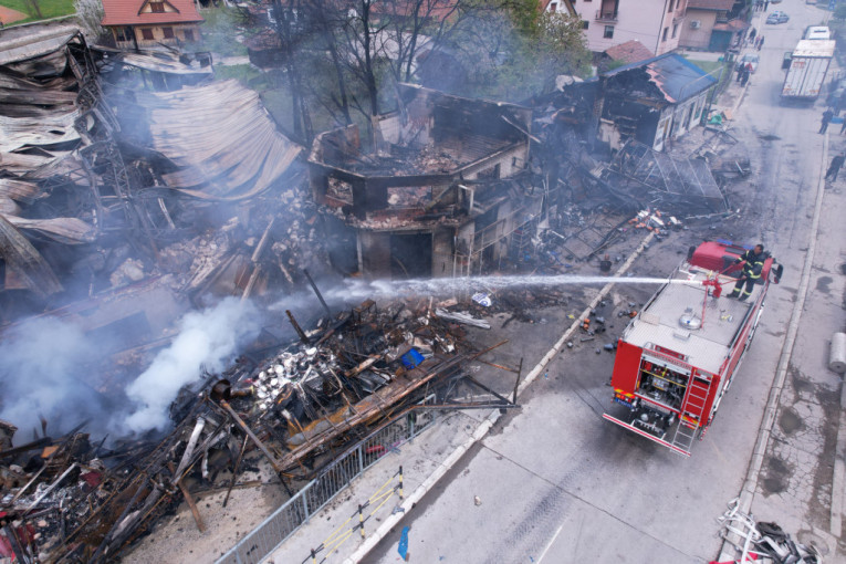 Veliki požar u Kruševcu, vatrogasci se bore da zaustave stihiju!