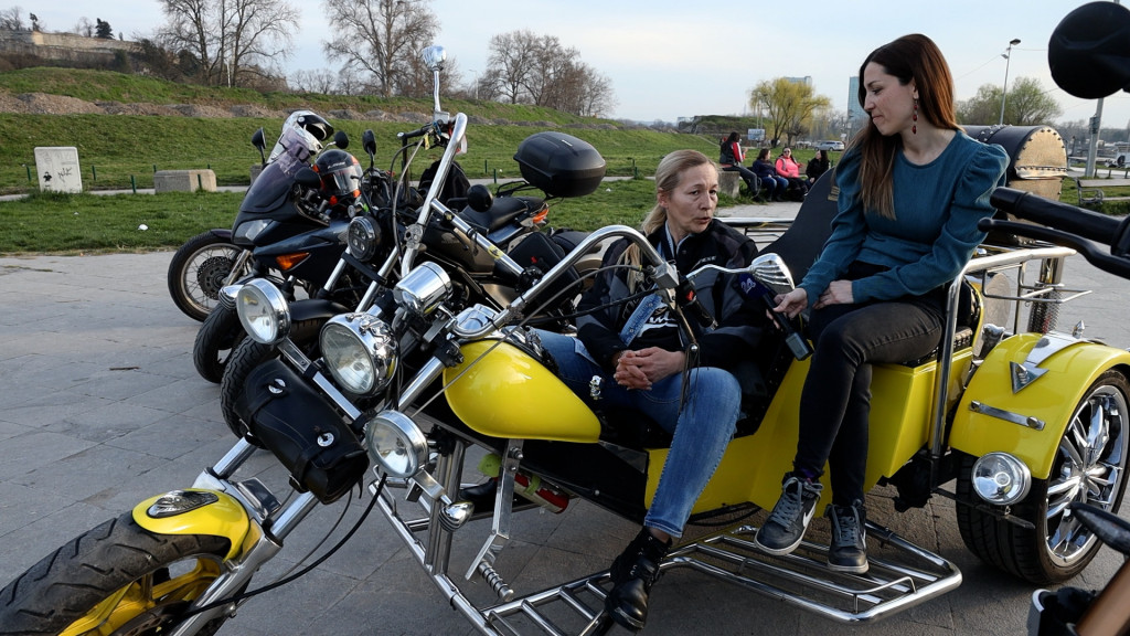 Ona vlada drumovima! Neki je vole, neki je mrze, ali joj se svi sklanjaju s puta: Koja je tajna poznate srpske bajkerke? (VIDEO)