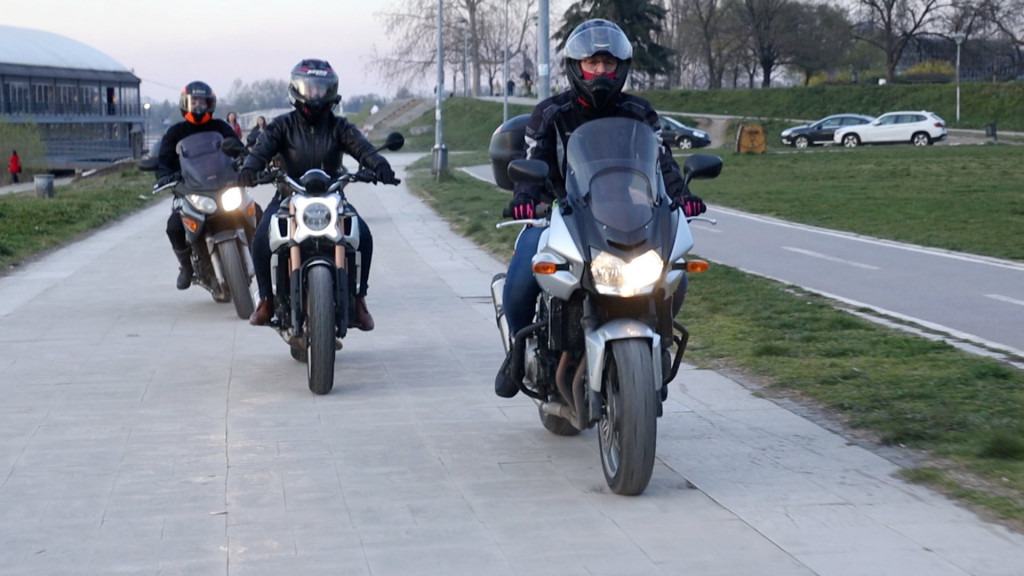 Ona vlada drumovima! Neki je vole, neki je mrze, ali joj se svi sklanjaju s puta: Koja je tajna poznate srpske bajkerke? (VIDEO)