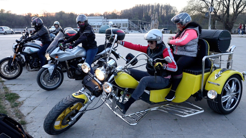 Ona vlada drumovima! Neki je vole, neki je mrze, ali joj se svi sklanjaju s puta: Koja je tajna poznate srpske bajkerke? (VIDEO)