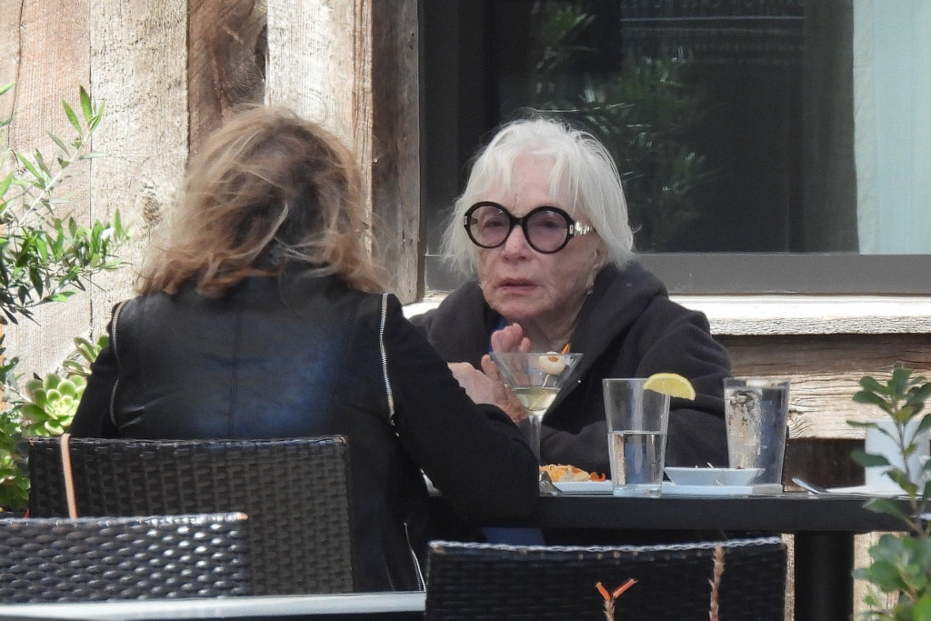 Htela je u krevet Džeka Nikolsona, a zaprosila Morgana Frimena: Autobiografija Širli Meklejn je puna sočnih detalja, kao i njen život (FOTO)