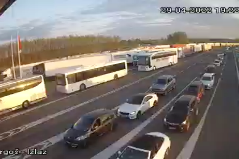 Opet gužve na graničnim prelazima: Teretnjaci čekaju po četiri sata na prelazu Sremska Rača, evo kakav je situacija na putu