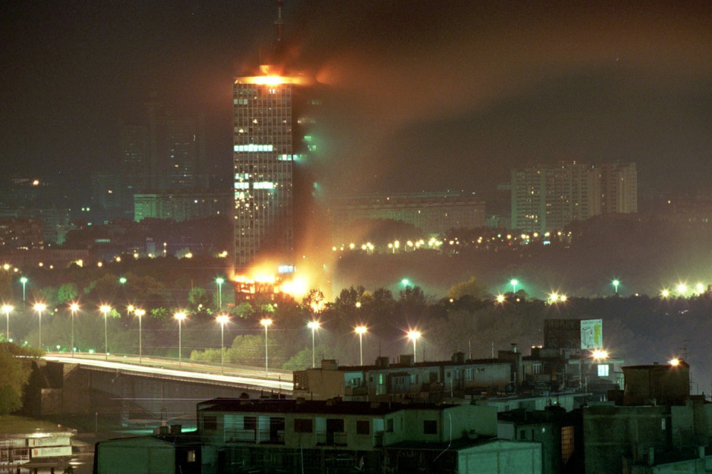 Noć kada su se na NATO nišanu našli simboli Beograda i Novog Sada: Pre 24 godine projektili su zasuli zgradu "Ušće" i Žeželjev most (VIDEO)