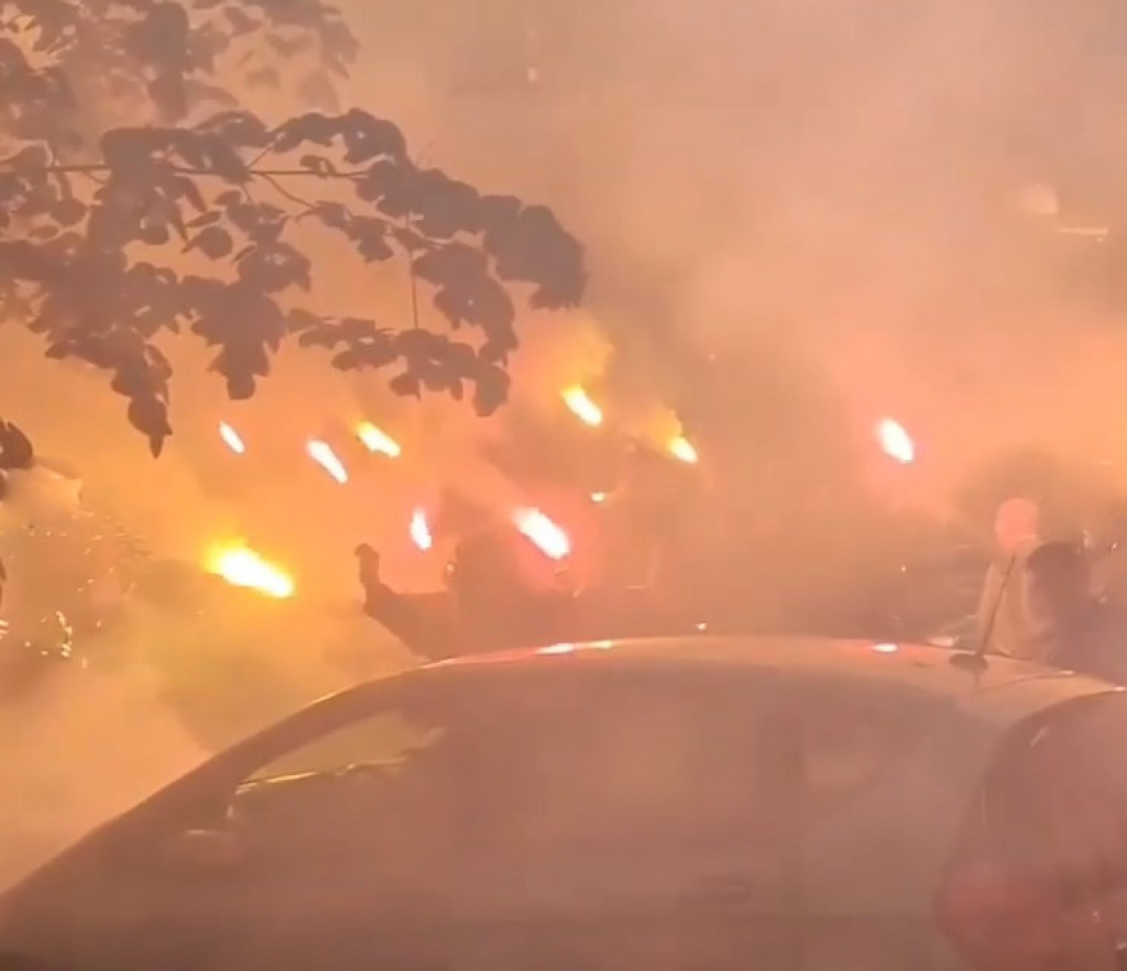 Kome smetaju svadbe u Beogradu? Došli po mladu, blokirali ulicu pa ih rasterala žandarmerija i interventna (VIDEO)