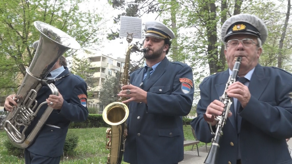 Zagrmele trube Čačkom ranom zorom! Ovaj običaj iz Titove Juge još nije zamro (FOTO)
