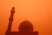 U Bagdadu kao na Marsu: Peščana oluja potpuno prekrila grad (VIDEO)