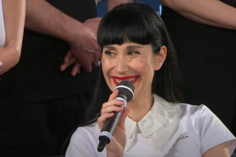 Konstrakta dočekana ovacijama na žurci u Evrovizijskom selu: Publika u Torinu oduševljena srpskom predstavnicom i pesmom!