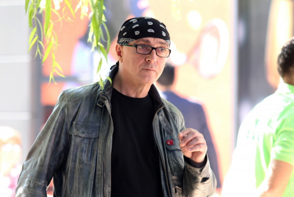 Kako je Oliver Mandić upoznao ženu? Više od dve decenije je mlađa od njega, a pitao je da život provedu zajedno - čim ju je ugledao! (FOTO)