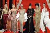 MET Gala 2022: Glamur, perje i mnogo zlata - slavne dame prošetale crvenim tepihom (FOTO)