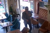"Uzeo je 10.000! Ja nudim isto toliko onom ko ga prepozna!": Vlasnik beogradskog kafića ogorčen - radnicu mu opljačkao drski lopov (VIDEO)